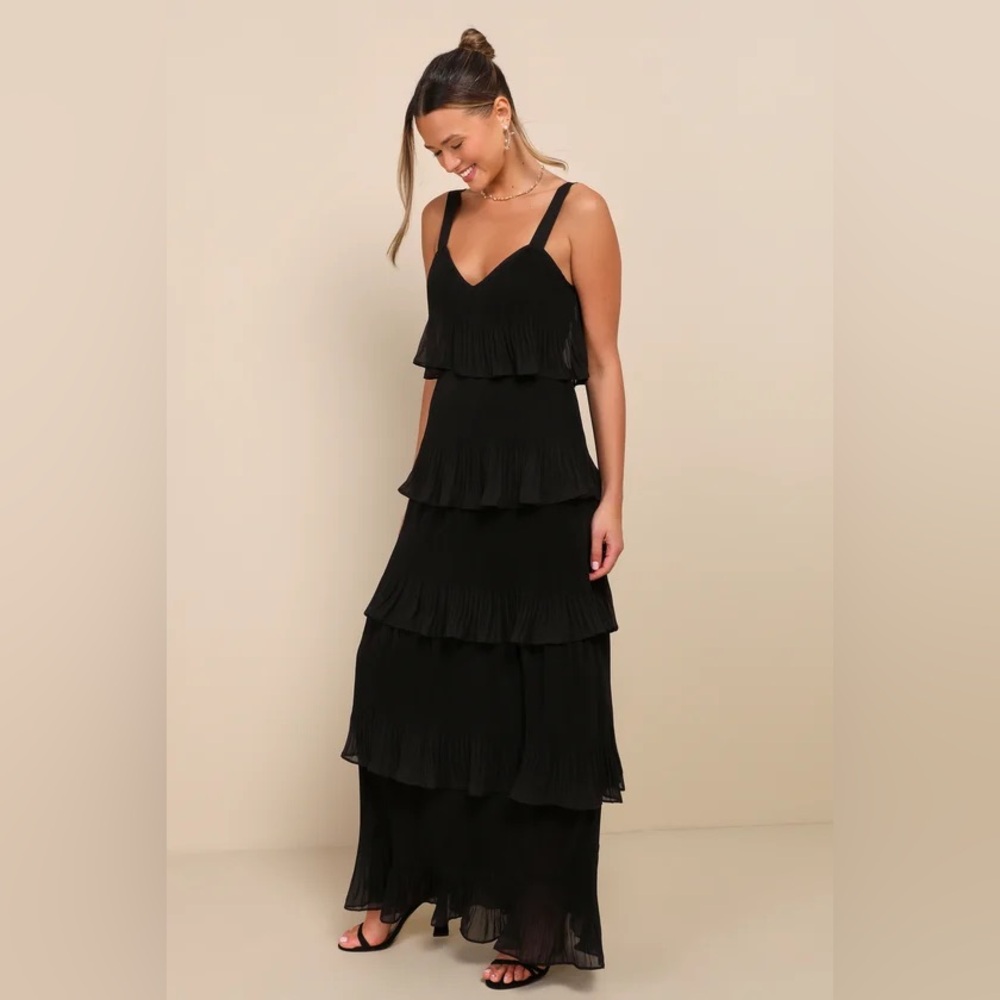NWT Lulus Elegant Nature Black Pleated Sleeveless Tiered Maxi Dress, medium